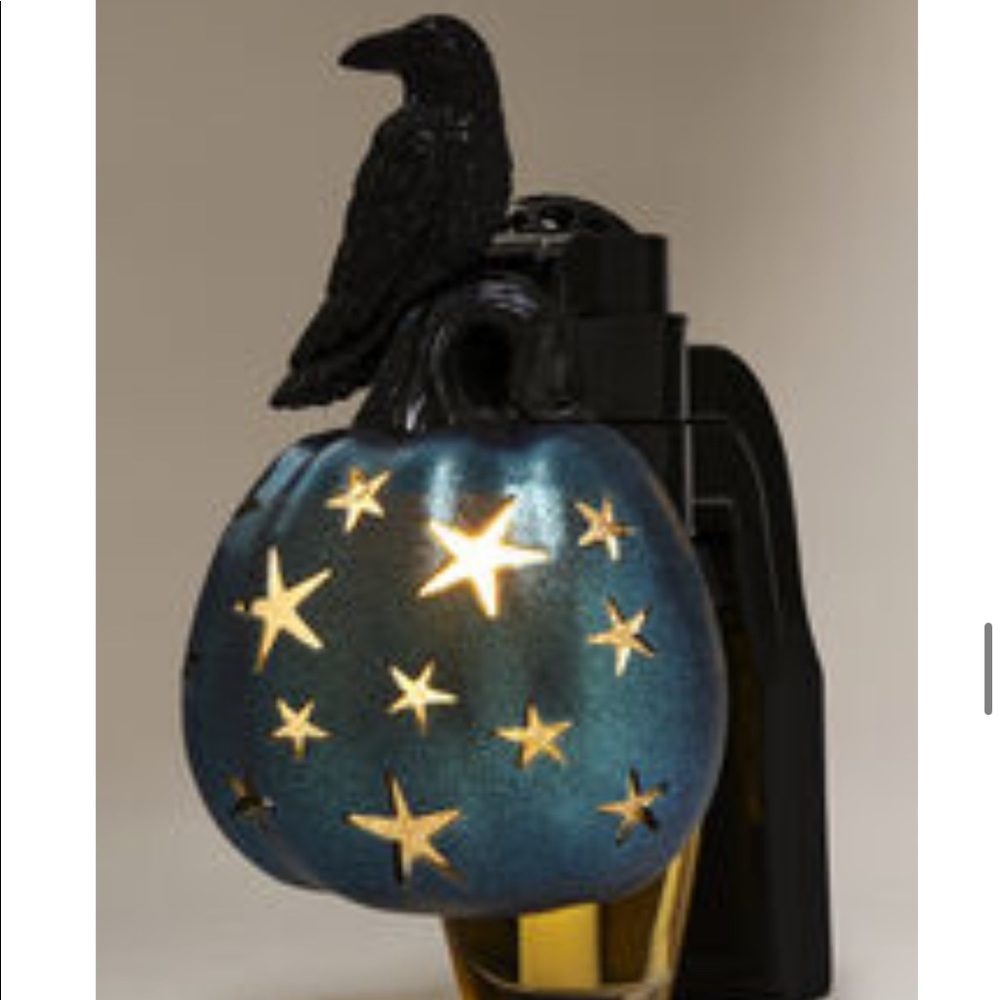 Bath and bodywork’s Halloween apple plug in